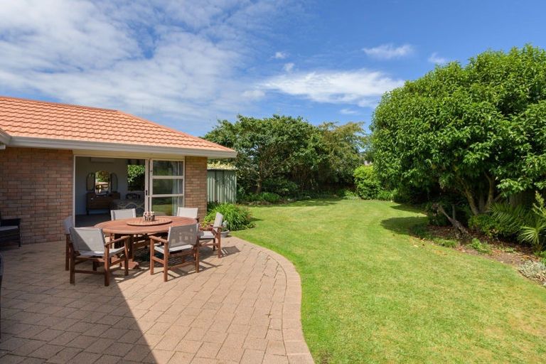 Photo of property in 35 Admiral Crescent, Flagstaff, Hamilton, 3210