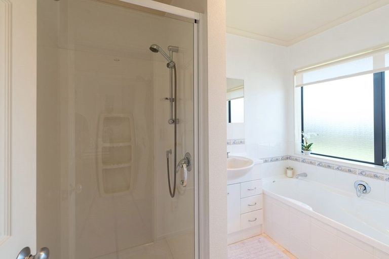 Photo of property in 11 Oakridge Drive, Kerikeri, 0230