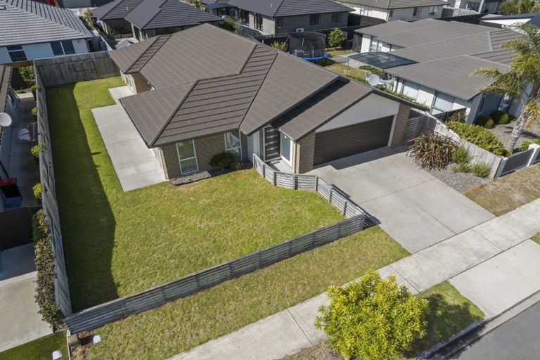 Photo of property in 32 Harding Drive, Papamoa Beach, Papamoa, 3118