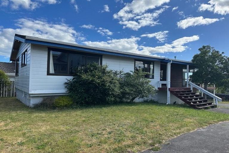 Photo of property in 6 Wisteria Grove, Maungaraki, Lower Hutt, 5010