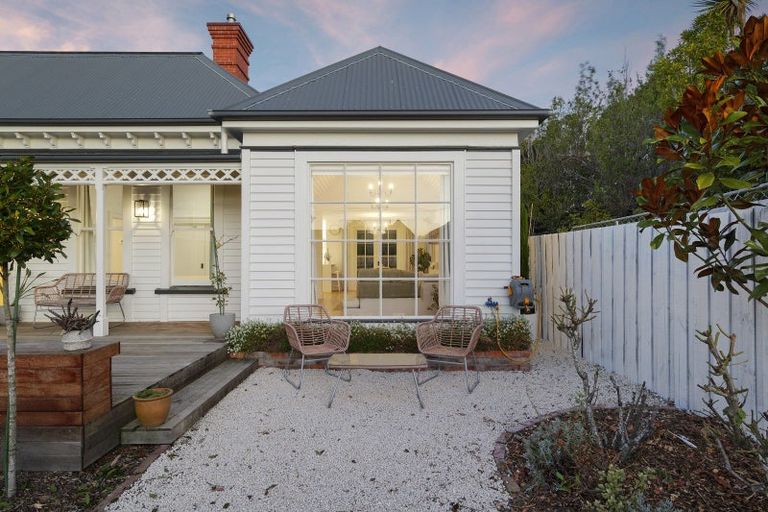 Photo of property in 28 Hawkesbury Avenue, St Albans, Christchurch, 8014