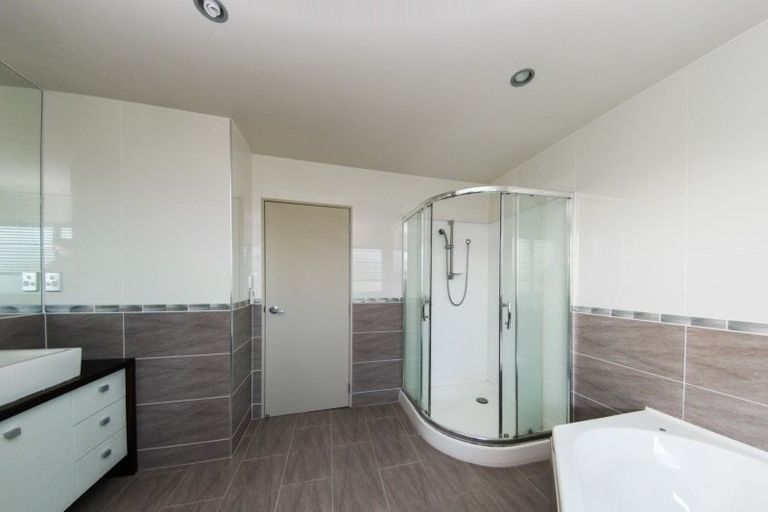 Photo of property in 30 Cherrywood Crescent, Northpark, Auckland, 2013