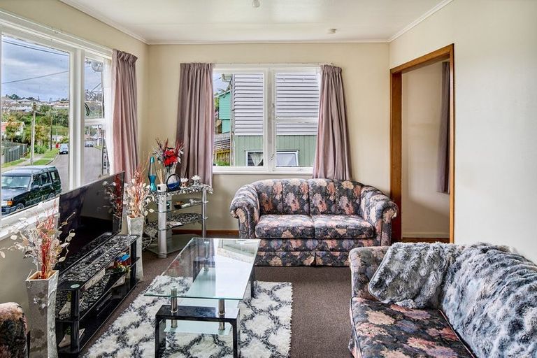 Photo of property in 44 Cardiff Crescent, Cannons Creek, Porirua, 5024