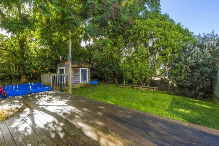 Photo of property in 27a Topliss Drive, Northcross, Auckland, 0632