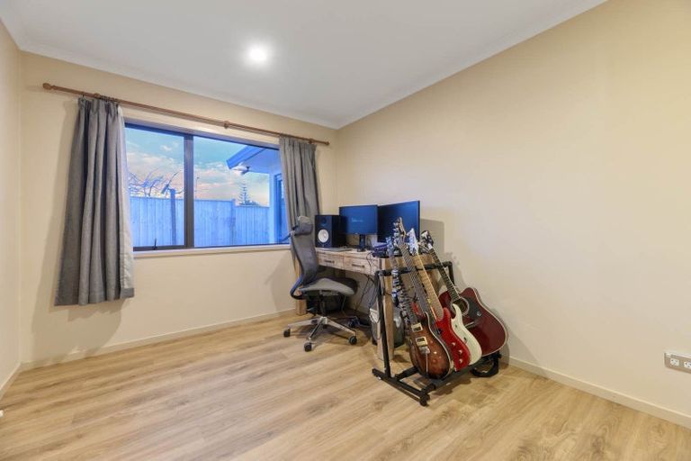 Photo of property in 20 Caragh Place, East Tamaki, Auckland, 2016