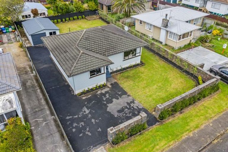 Photo of property in 20 Matapouri Road, Mangere Bridge, Auckland, 2022