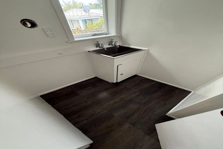 Photo of property in 49 Lauderdale Road, Birkdale, Auckland, 0626