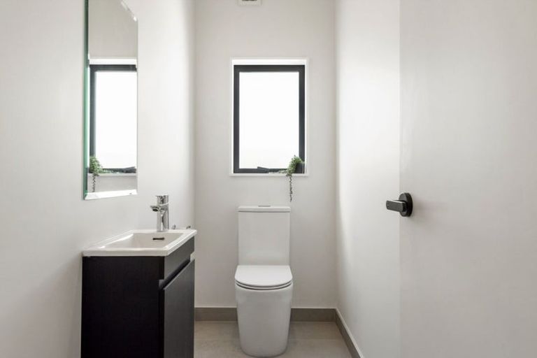 Photo of property in 2/1 Egremont Street, Belmont, Auckland, 0622