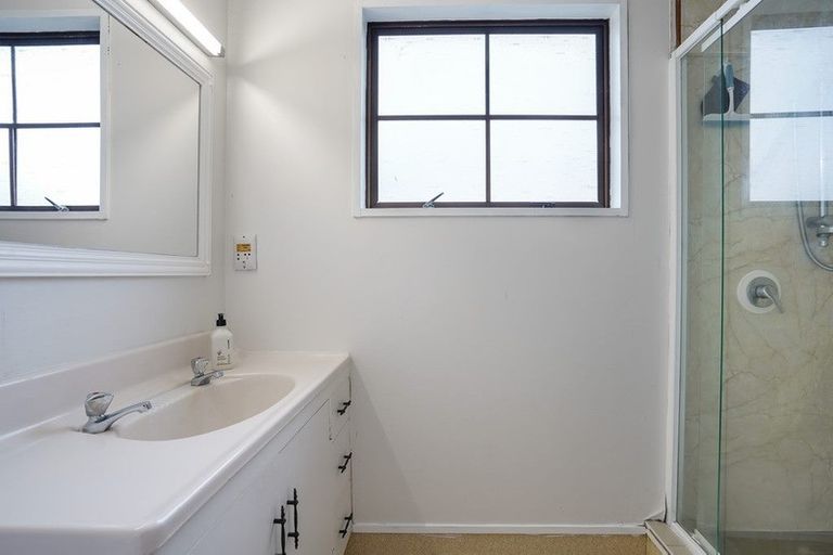 Photo of property in 6 Centennial Drive, Hokowhitu, Palmerston North, 4410