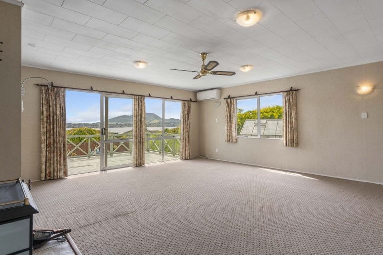 Photo of property in 19 Shera Street, Acacia Bay, Taupo, 3330