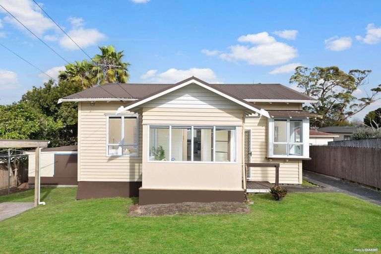 Photo of property in 2c Waiari Road, Conifer Grove, Takanini, 2112