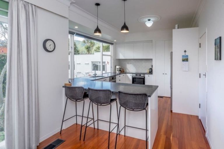 Photo of property in 395 Te Moana Road, Waikanae, 5036