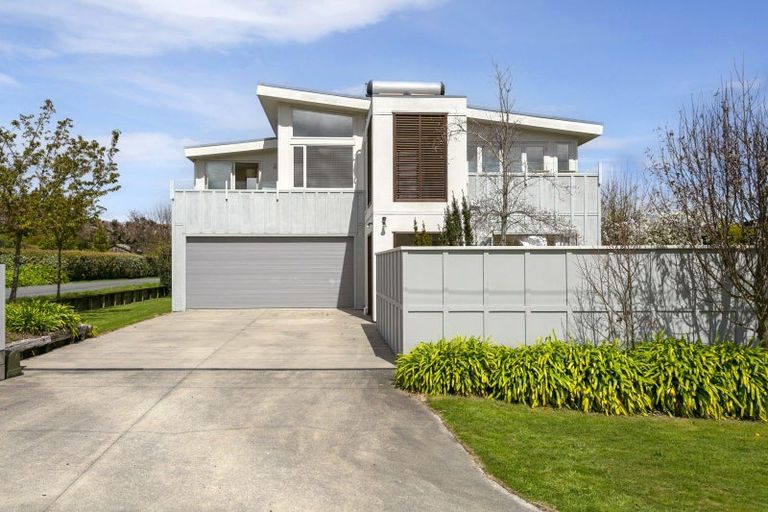 Photo of property in 35 Shepherd Road, Waipahihi, Taupo, 3330