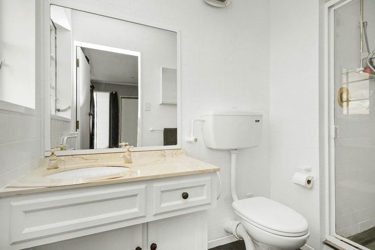 Photo of property in 7 Saint Hildas Glade, Tawa, Wellington, 5028