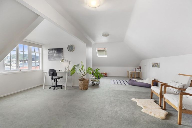 Photo of property in 100 Brougham Street, Mount Victoria, Wellington, 6011
