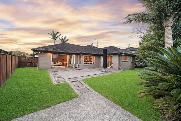 Photo of property in 5 Alvre Place, Flat Bush, Auckland, 2016
