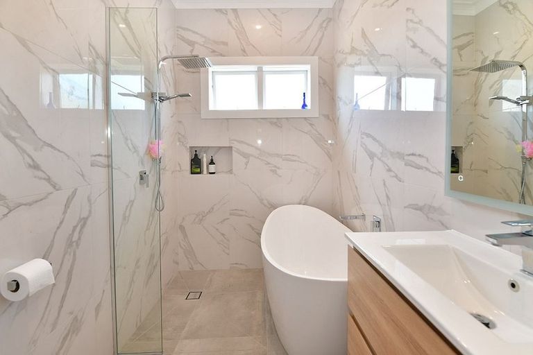 Photo of property in 1/6 Sundown Avenue, Manly, Whangaparaoa, 0930