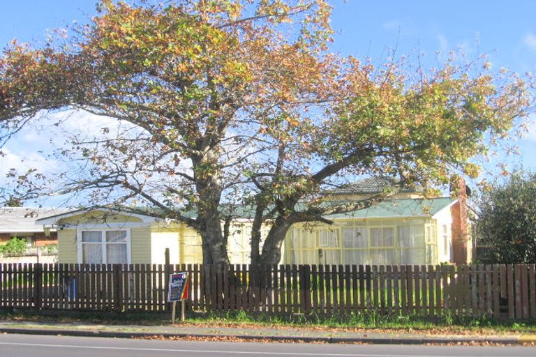 Photo of property in 238 Te Atatu Road, Te Atatu South, Auckland, 0610
