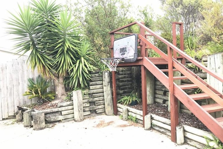 Photo of property in 953 East Coast Road, Torbay, Auckland, 0630