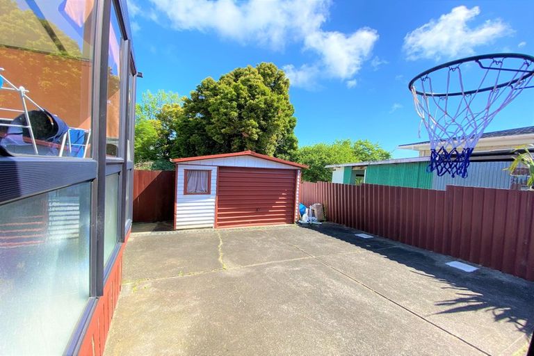 Photo of property in 49 Tupaki Place, Pakuranga Heights, Auckland, 2010