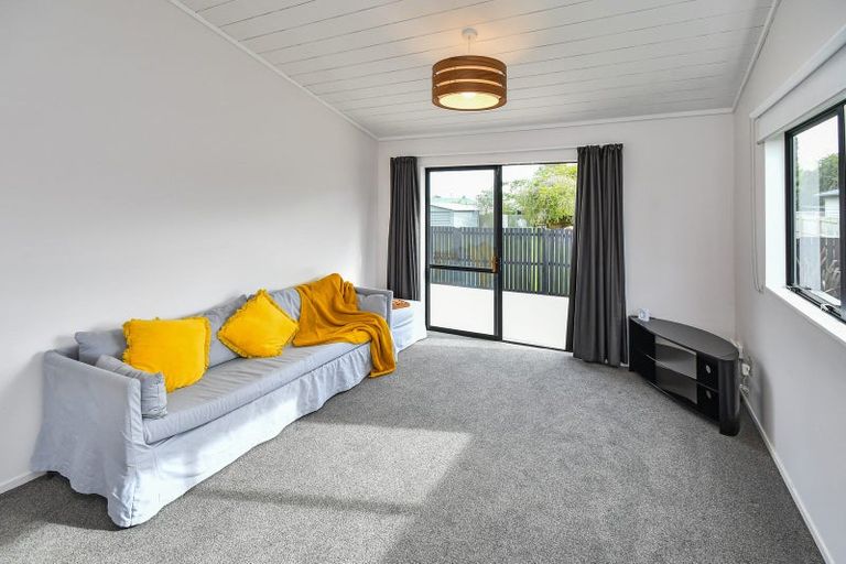 Photo of property in 2/83 Dominion Road, Papakura, 2110