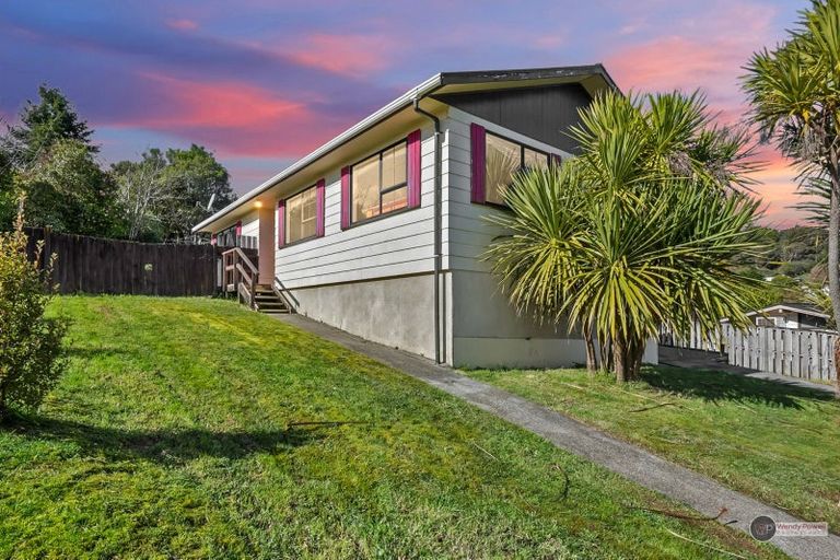 Photo of property in 112 Norana Road, Timberlea, Upper Hutt, 5018