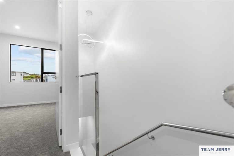 Photo of property in 27 Kuaha Road, Massey, Auckland, 0614