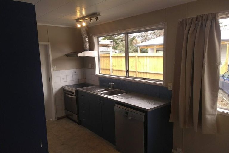 Photo of property in 59 Chilcott Road, Henderson, Auckland, 0612