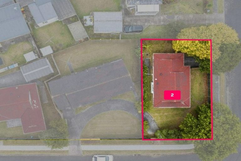 Photo of property in 2 Staverton Crescent, Mangere, Auckland, 2022