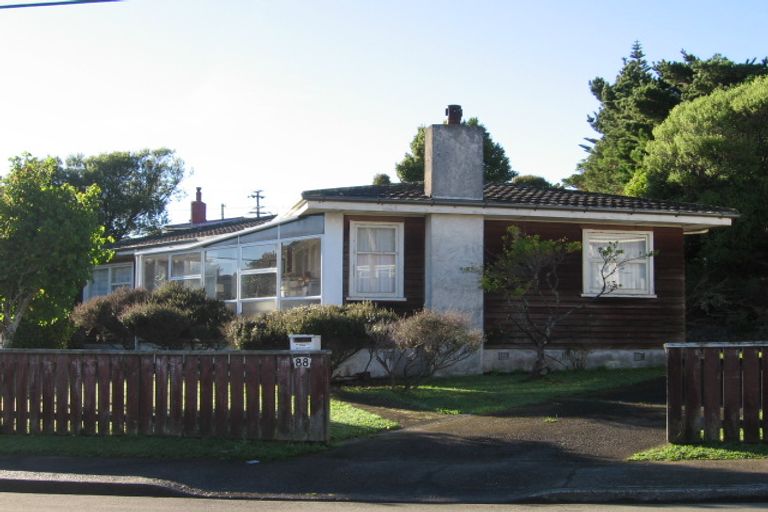 Photo of property in 88 Catherine Crescent, Paparangi, Wellington, 6037