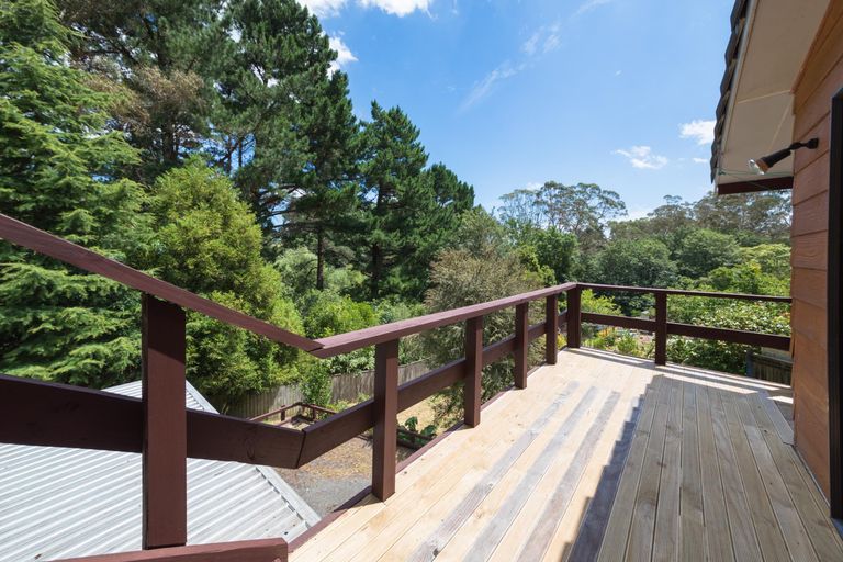 Photo of property in 35 Heathcote Place, Fitzherbert, Palmerston North, 4410