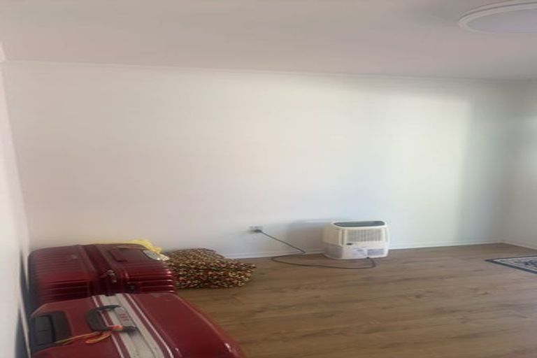 Photo of property in 22 Jenanne Place, Totara Vale, Auckland, 0629