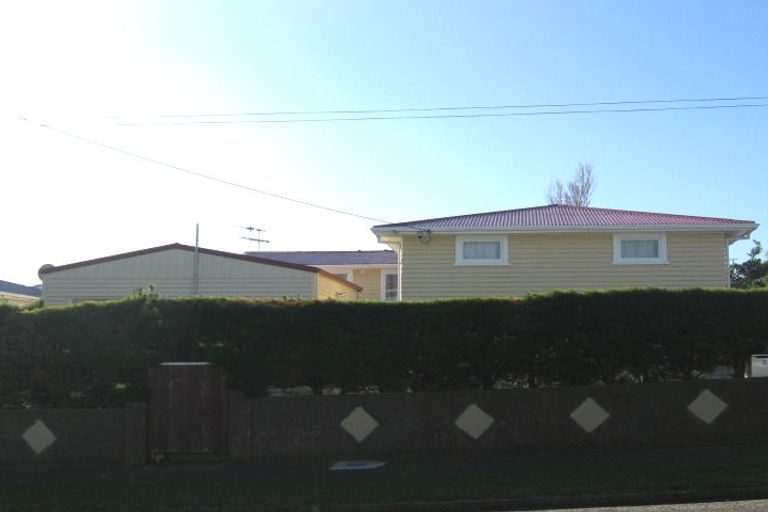 Photo of property in 3 Falcon Street, Cannons Creek, Porirua, 5024