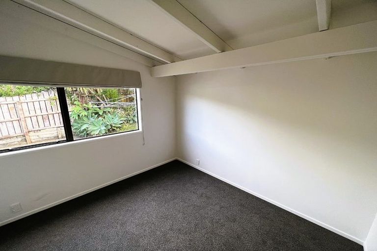 Photo of property in 1/537 Glenfield Road, Glenfield, Auckland, 0629
