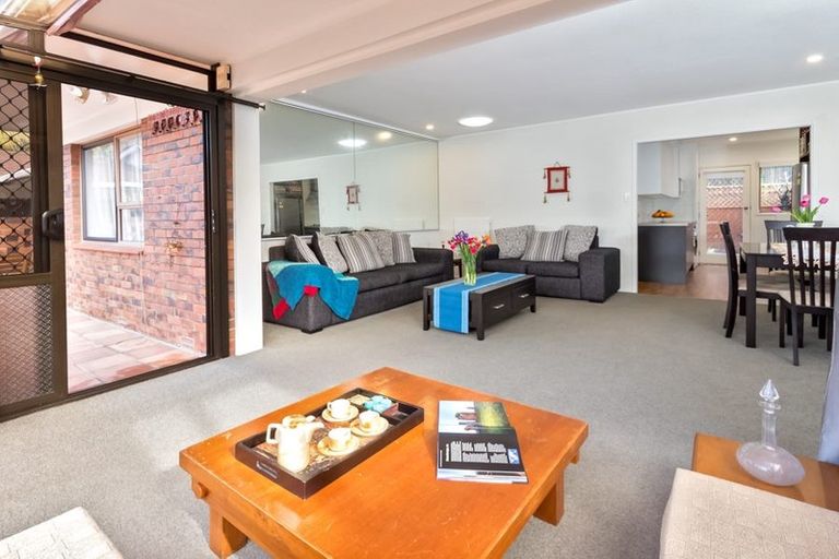 Photo of property in 2/83 Uxbridge Road, Cockle Bay, Auckland, 2014