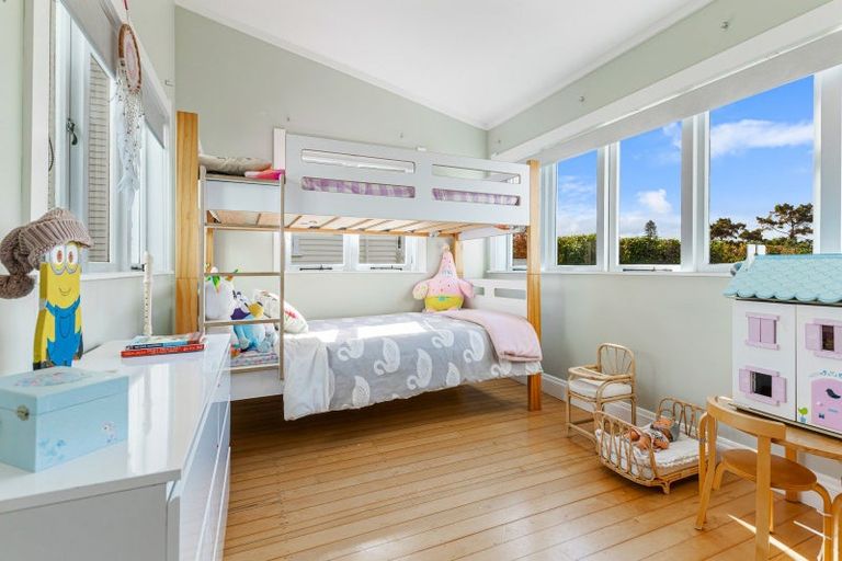 Photo of property in 41 Hanlon Crescent, Narrow Neck, Auckland, 0624