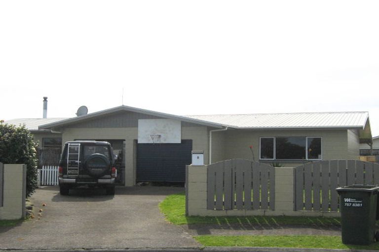 Photo of property in 8 Airedale Place, Waitara, 4320