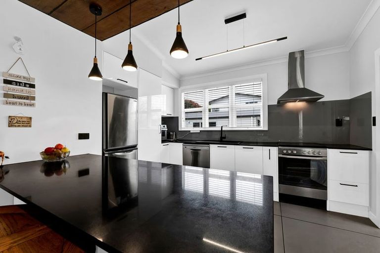 Photo of property in 32 Collins Street, Hawera, 4610