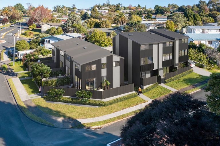 Photo of property in 24 Garton Drive, Massey, Auckland, 0614