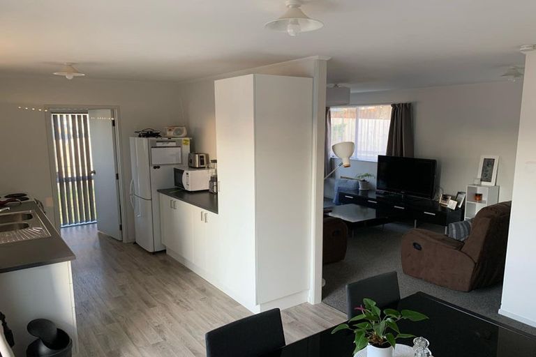 Photo of property in 1/45 Everglade Drive, Goodwood Heights, Auckland, 2105