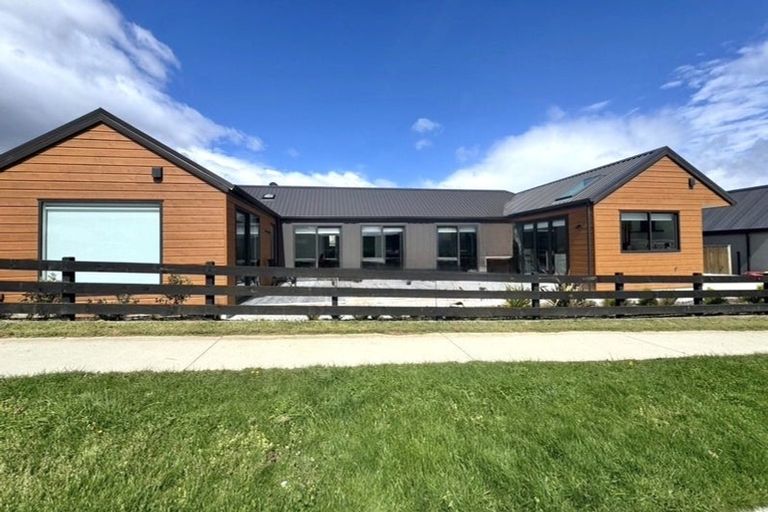 Photo of property in 34 Howden Drive, Jacks Point, 9371