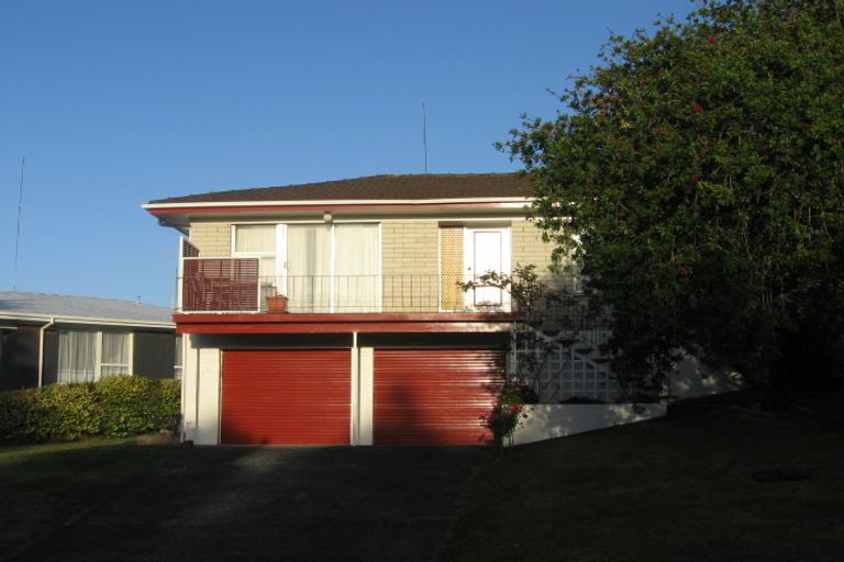Photo of property in 2/8 Northwick Place, Hillcrest, Auckland, 0627