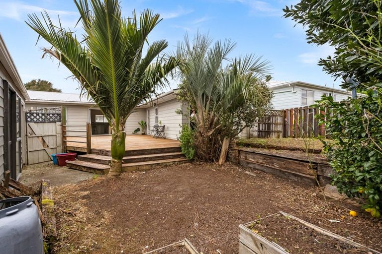 Photo of property in 12 Curlew Place, One Tree Point, 0118