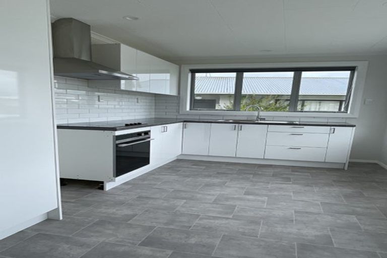 Photo of property in 102 Ryder Crescent, Levin, 5510