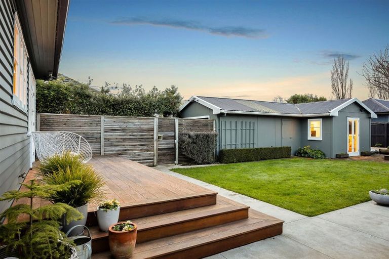 Photo of property in 257 Centaurus Road, Saint Martins, Christchurch, 8022