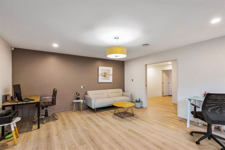 Photo of property in 3 Stow Place, Henderson, Auckland, 0612