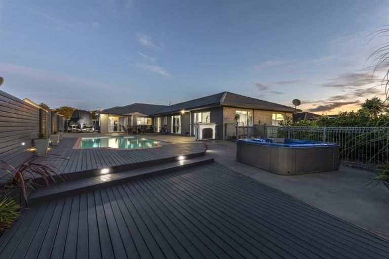 Photo of property in 6 John Brooke Crescent, East Tamaki Heights, Auckland, 2016