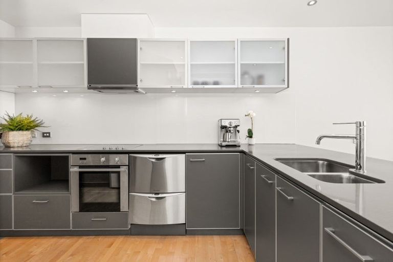 Photo of property in 306/7 Humber Street, Pandora, Napier, 4110