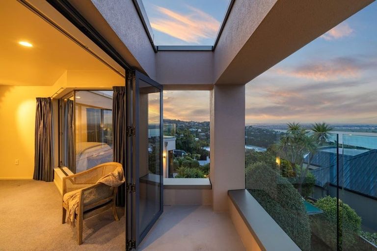 Photo of property in 6 Inverness Lane, Redcliffs, Christchurch, 8081