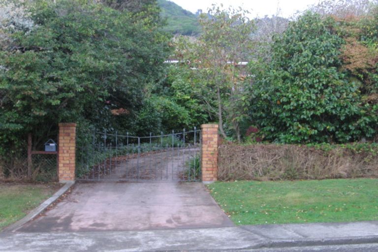 Photo of property in 15 Huia Street, Waikanae, 5036